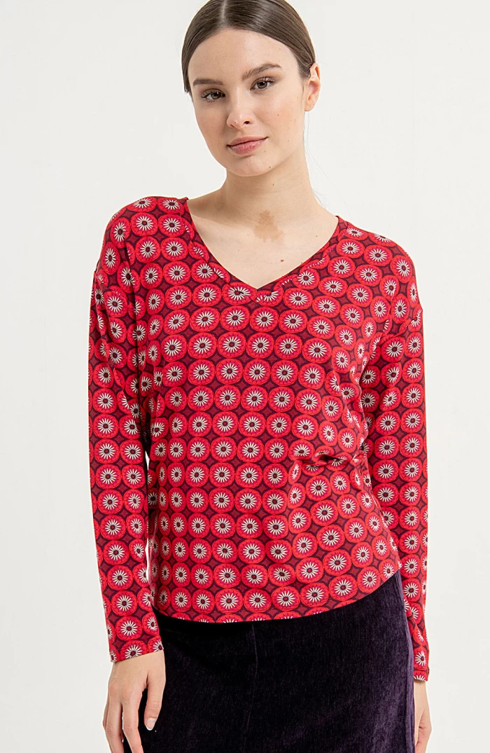 Camiseta estilo oversize con escote en V Rojo